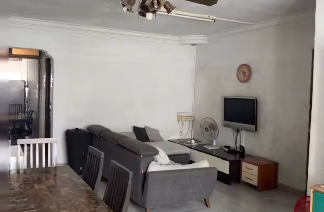 单间出租 • 裕廊东 • 218 Jurong East Street 21 • S$400 • 4房(3臥室) • 床位出租