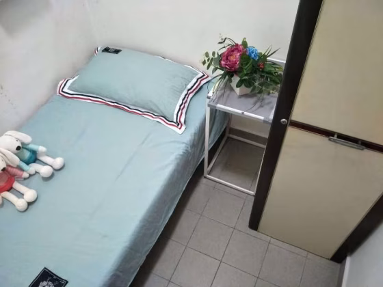 单间出租 • 裕廊东 •  Parc Oasis • S$650 • 共管公寓 • 佣人房 照片