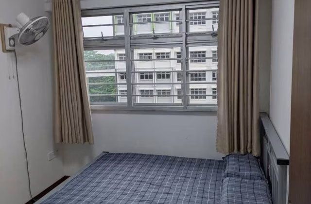 单间出租 • 义顺 • 475B Yishun Street 44 • S$1000 • 4房(3臥室) • 普通房