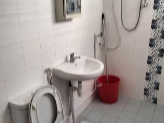 单间出租 • 义顺 • 794 Yishun Ring Road • S$1300 • 4房(3臥室) • 主人房 照片