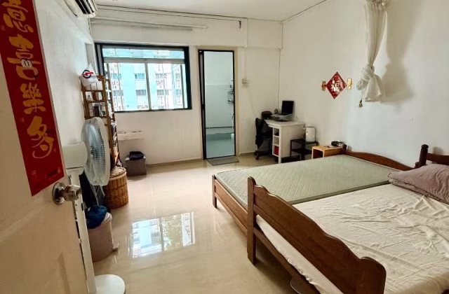 单间出租 • 淡滨尼 • 272 Tampines Street 22 • S$650 • 4房(3臥室) • 主人房