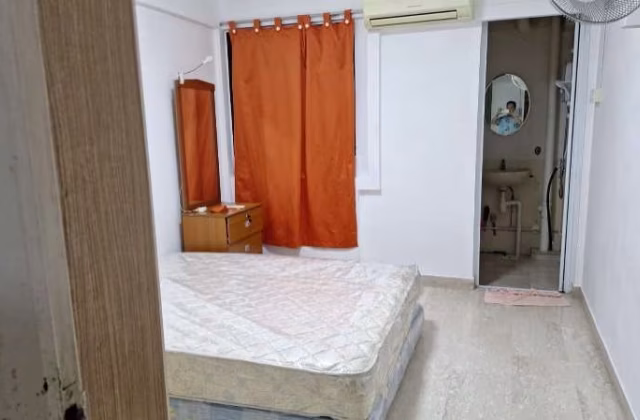 单间出租 • 义顺 • 704 Yishun Avenue 5 • S$1300 • 3房(2臥室) • 主人房