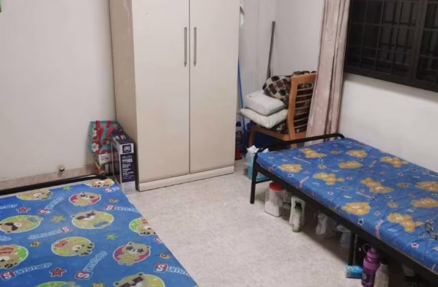 单间出租 • 后港 • 328 Hougang Avenue 5 • S$400 • 2房(1臥室) • 床位出租