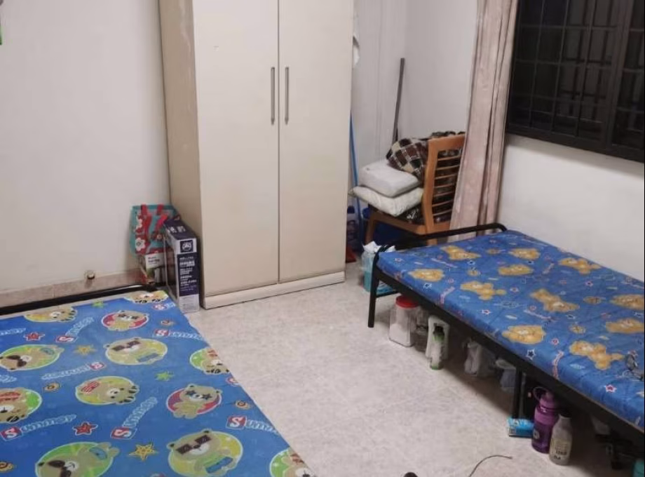 单间出租 • 后港 • 328 Hougang Avenue 5 • S$400 • 2房(1臥室) • 床位出租 照片