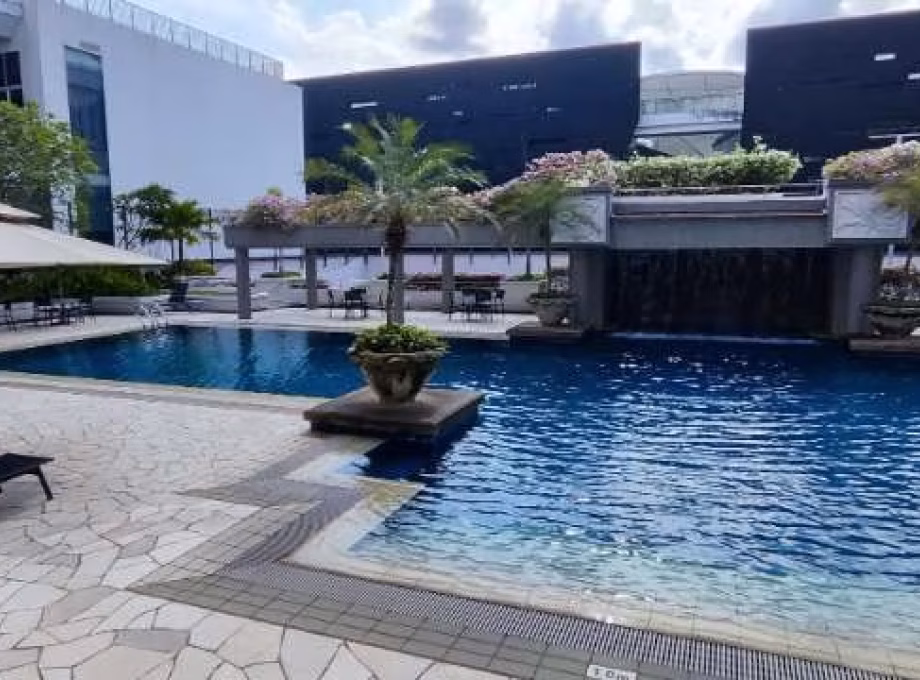 单间出租 • 梧槽 •  Burlington Square • S$1300 • 住宅公寓 • 普通房 照片