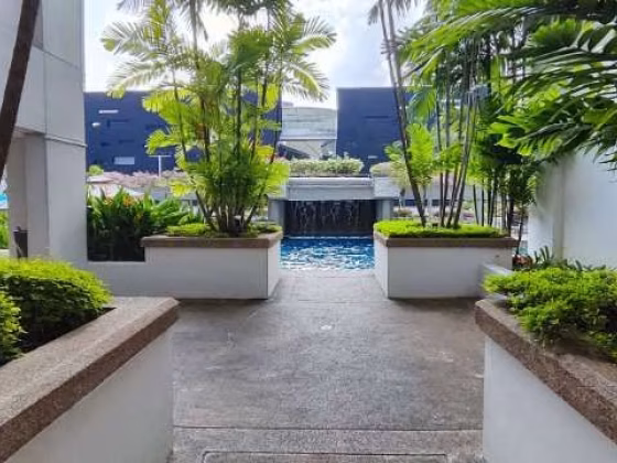 单间出租 • 梧槽 •  Burlington Square • S$1300 • 住宅公寓 • 普通房 照片