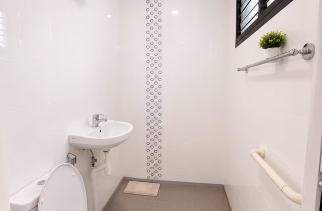房屋出售 • 实龙岗 • 233 Serangoon Avenue 3 • S$650000 • 3房(2臥室) • 904ft² / 83m²