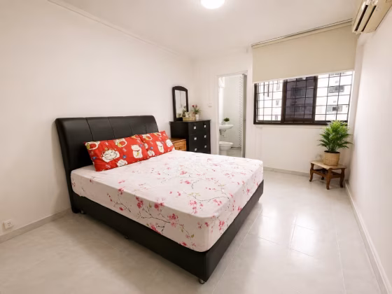 房屋出售 • 实龙岗 • 233 Serangoon Avenue 3 • S$650000 • 3房(2臥室) • 904ft² / 83m² 照片