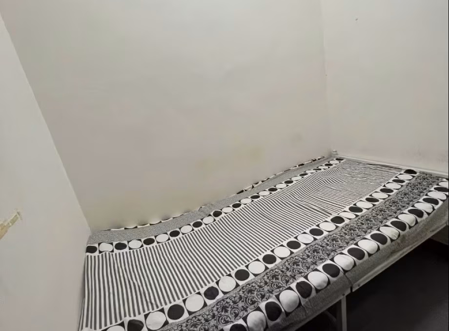 单间出租 • 武吉班让 •  Springdale Condo • S$650 • 共管公寓 • 佣人房 照片